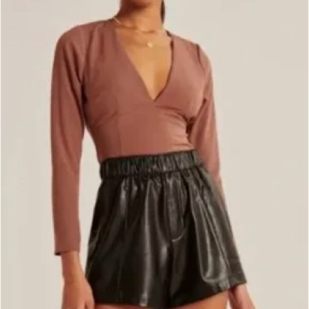 Abercrombie&fitch deep v long sleeve top NWOT